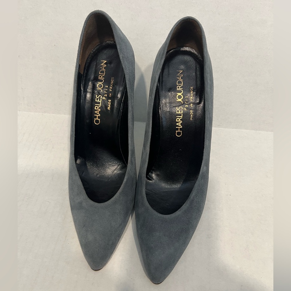 Charles Jourdan Sleek Suede Gray Heels - Picture 13 of 13